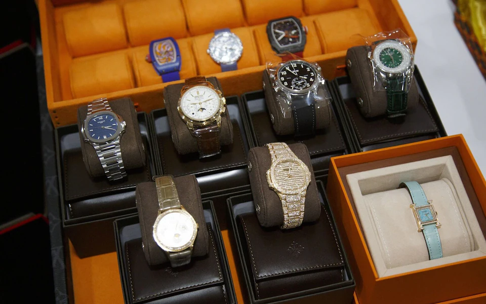 Zaplenjeni luksuzni satovi