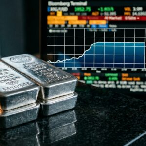 Srebro zarobljeno između 50 i 100 dolara: Bloombergov strateg ne vidi izlaz godinama